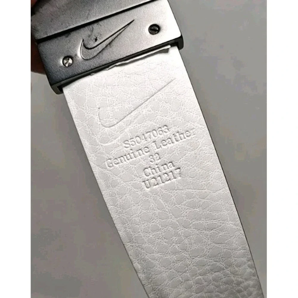 Nike Men's Pebbled Gray White Leather Reversible‎ Belt Size 32 Adjustable Golf